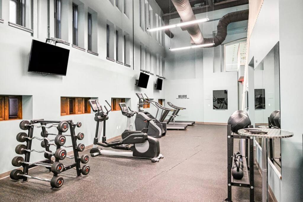 2Br Unit In The Heart Of Dt On Playhouse Square, With Pool And Gym Access-1106 Appartement Cleveland Buitenkant foto