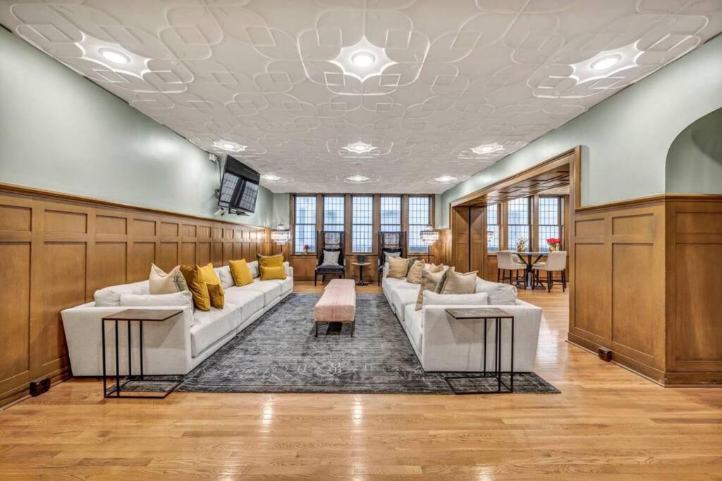 2Br Unit In The Heart Of Dt On Playhouse Square, With Pool And Gym Access-1106 Appartement Cleveland Buitenkant foto