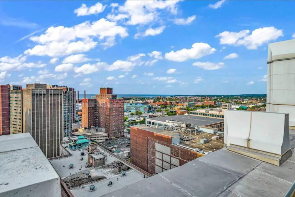 2Br Unit In The Heart Of Dt On Playhouse Square, With Pool And Gym Access-1106 Appartement Cleveland Buitenkant foto
