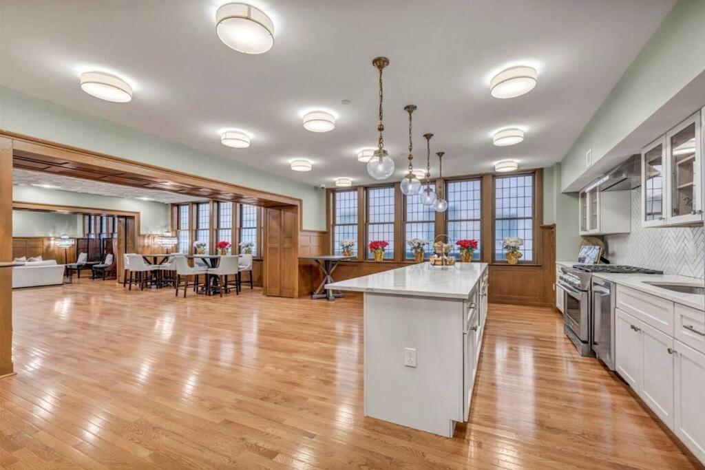2Br Unit In The Heart Of Dt On Playhouse Square, With Pool And Gym Access-1106 Appartement Cleveland Buitenkant foto