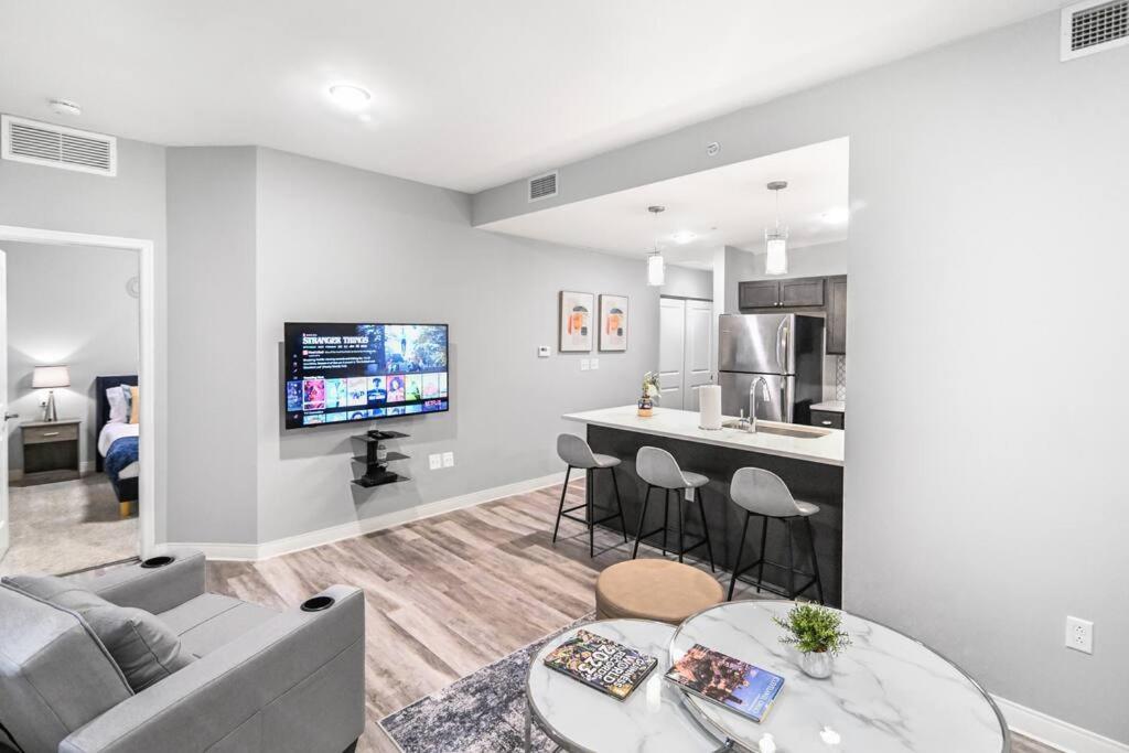 2Br Unit In The Heart Of Dt On Playhouse Square, With Pool And Gym Access-1106 Appartement Cleveland Buitenkant foto