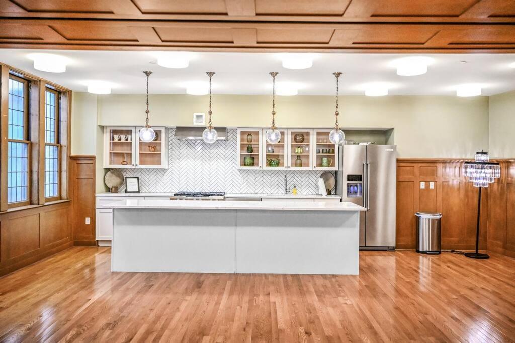 2Br Unit In The Heart Of Dt On Playhouse Square, With Pool And Gym Access-1106 Appartement Cleveland Buitenkant foto