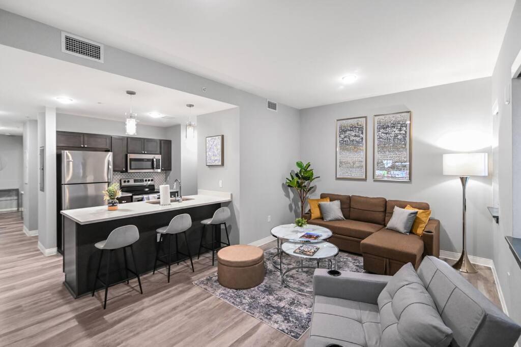2Br Unit In The Heart Of Dt On Playhouse Square, With Pool And Gym Access-1106 Appartement Cleveland Buitenkant foto